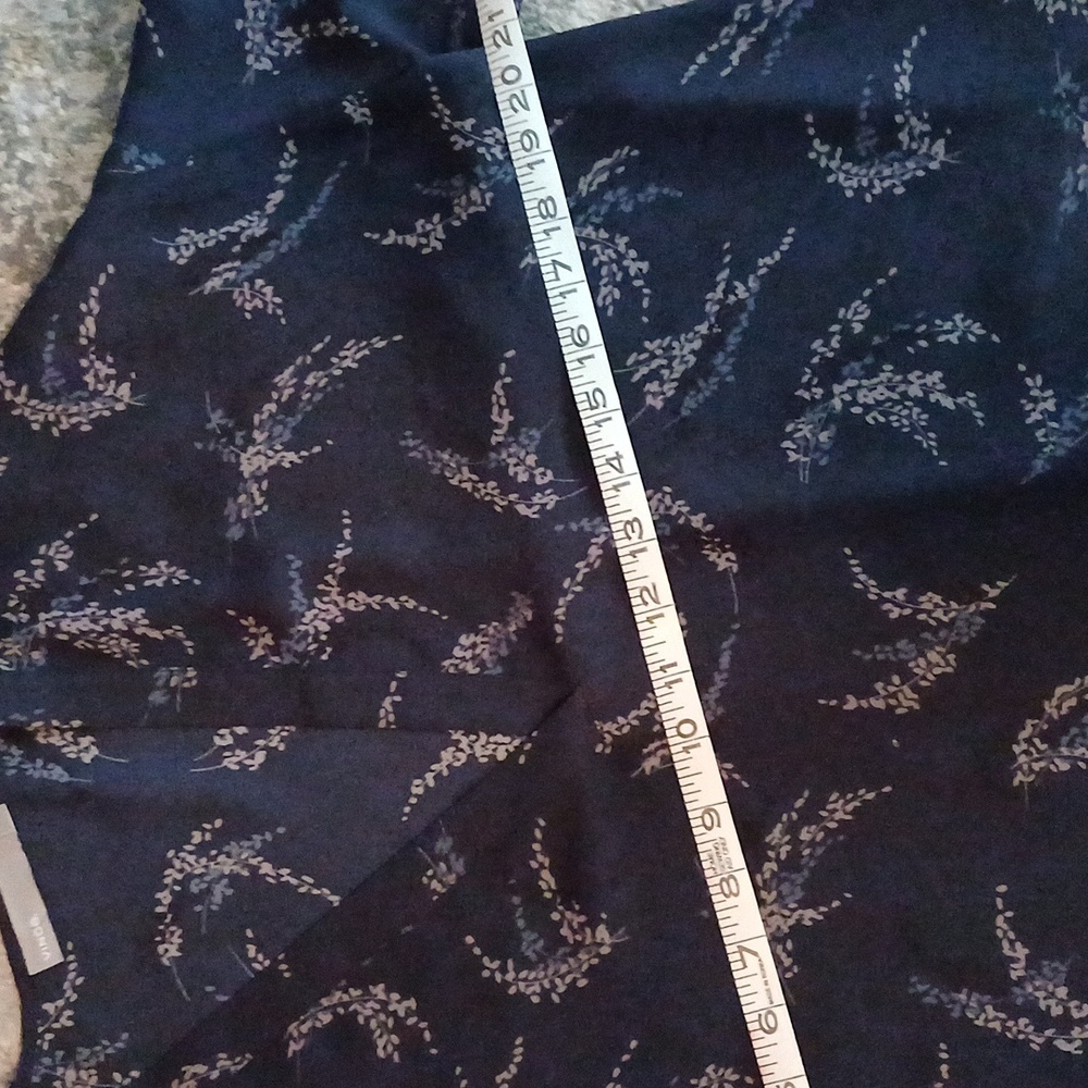 🔥🔥🔥Vince Spring navy blue floral henley blouse S - Picture 7 of 12